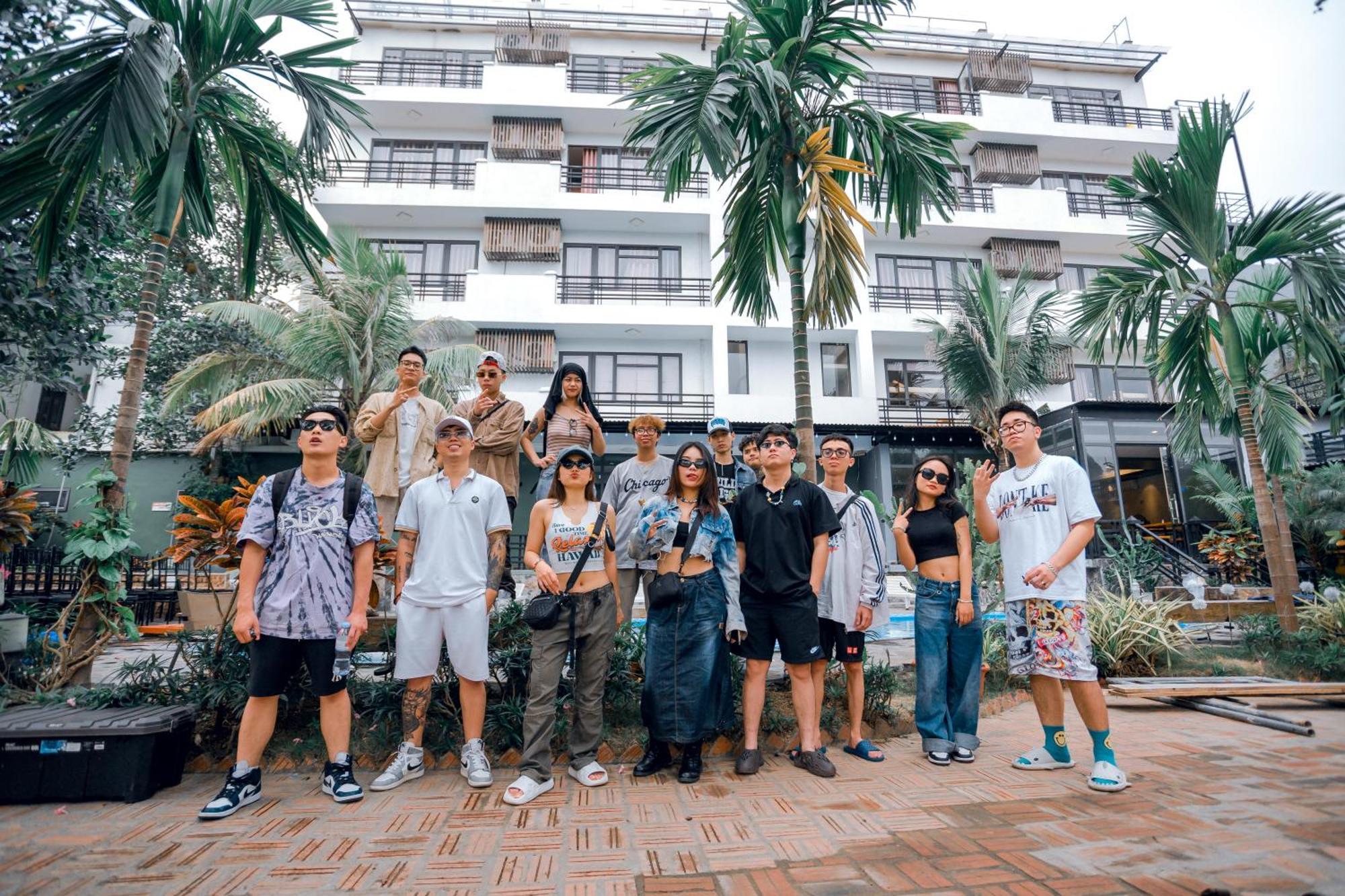 Republic Hostel Cat Ba Xuan Dam Екстер'єр фото